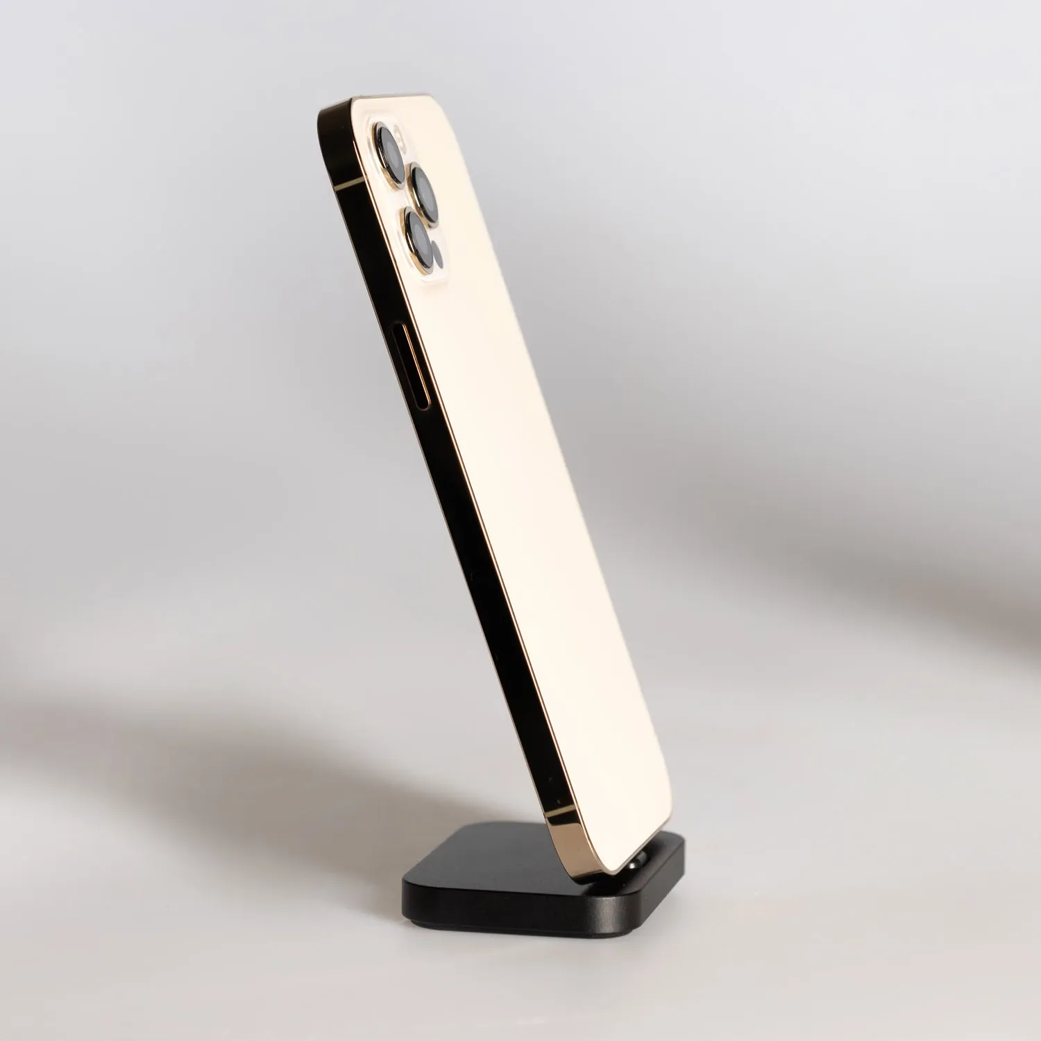 Смартфон Apple iPhone 12 Pro Max 128Gb Gold (MGD93) Вітринний варіант 2
