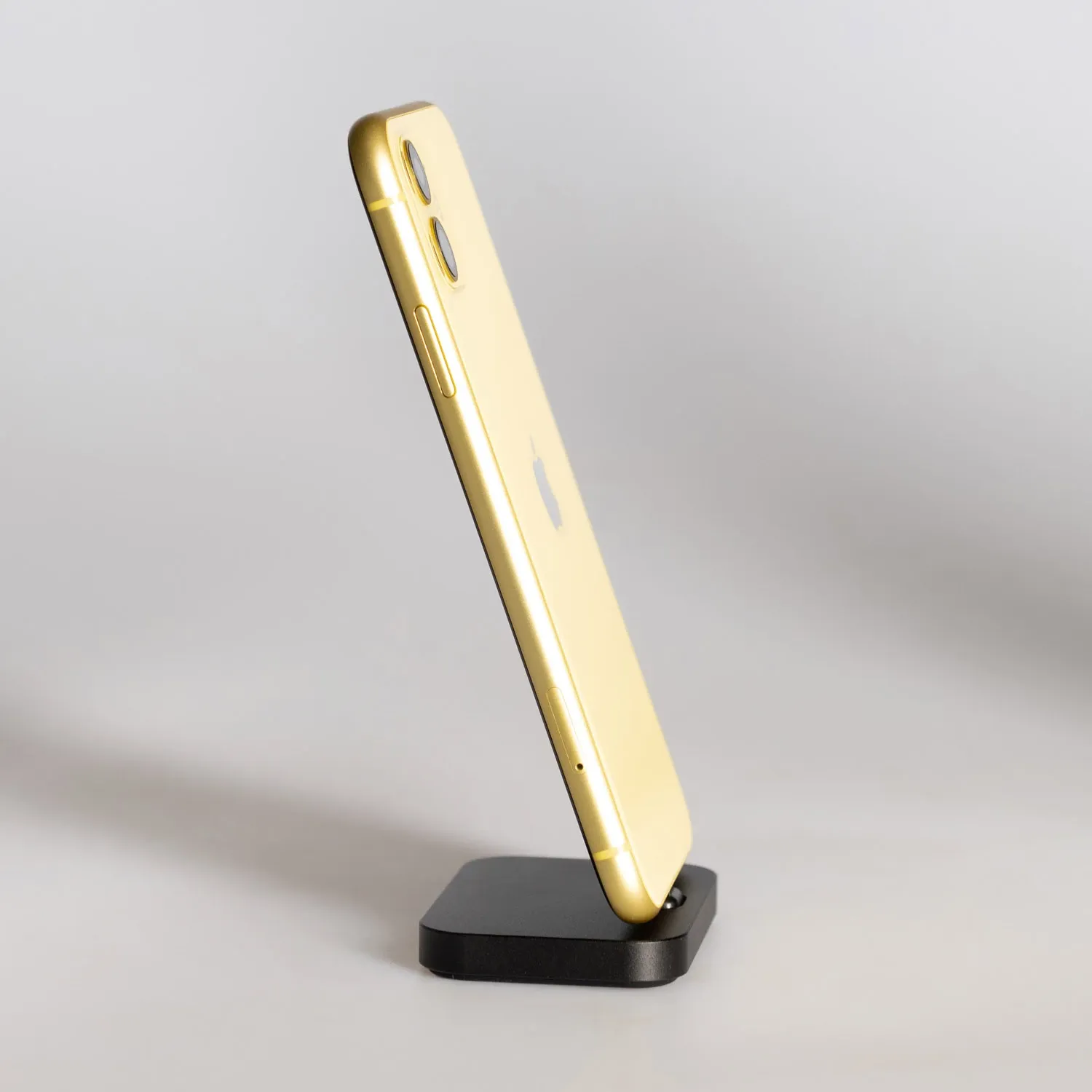 Смартфон Apple iPhone 11 128GB Yellow (MWLH2) Вітринний варіант 2